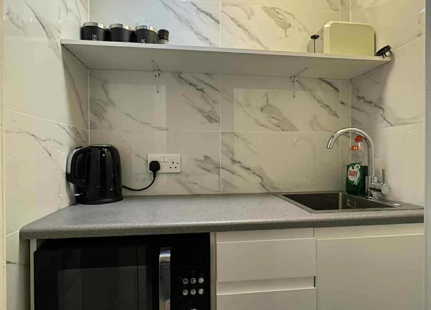 Studio-Like Room With Own Entrance 풀 아파트
