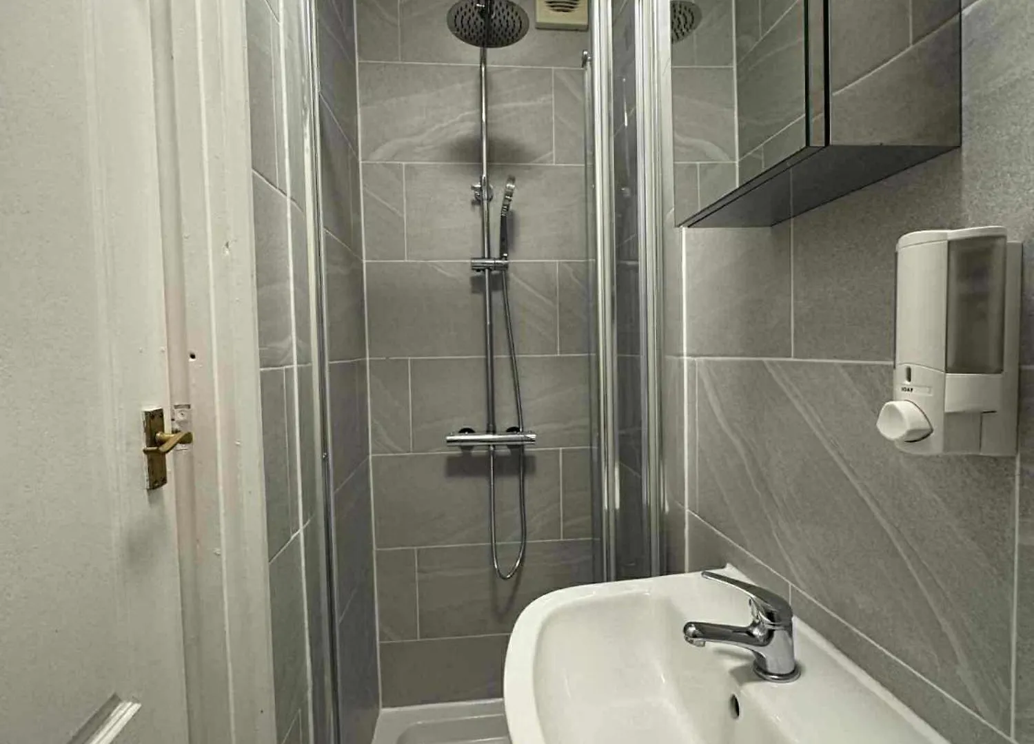 아파트 Studio-Like Room With Own Entrance 풀